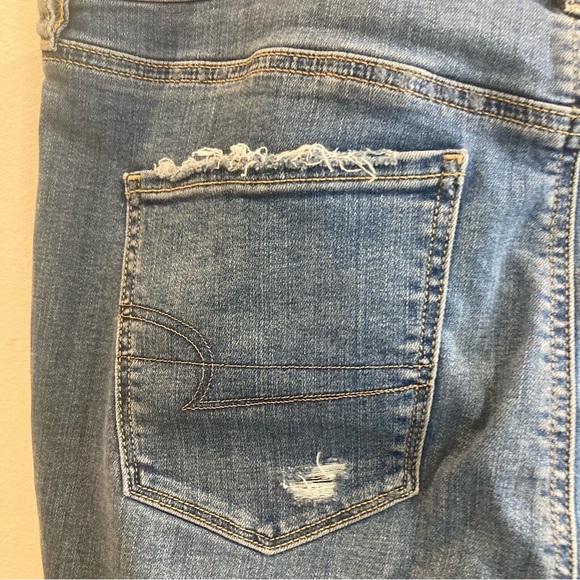 AMERICAN EAGLE Sz 14S Super  High Rise Flare Torn Knee Mid-Wash Jeans - Picture 9 of 13